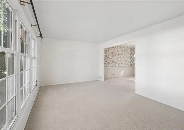 Photo 4 of Single family home for sale at 5 Malvern Ln, Vernon Hills, IL 60061 | MLS# 12778007 | Listing updated on 2026-10-06