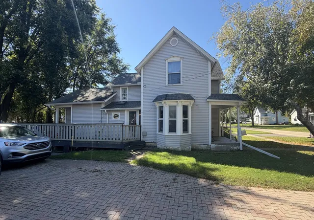 Photo 1 of Single family home for sale at 230 W Perry St, Belvidere, IL 61008 | MLS# 12778028 | Listing updated on 2026-10-16