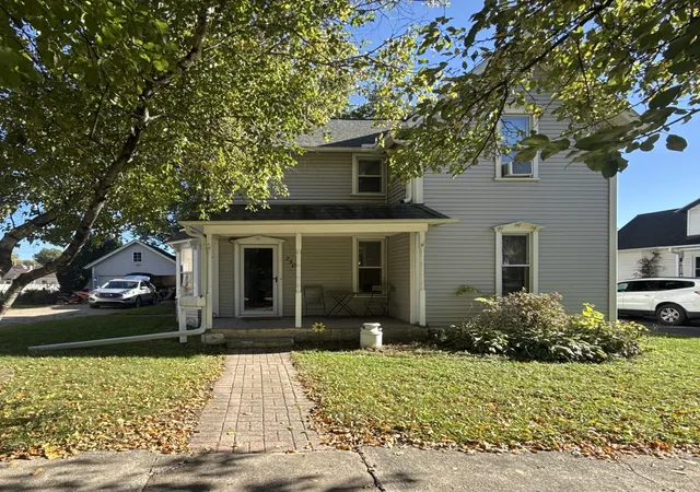 Photo 3 of Single family home for sale at 230 W Perry St, Belvidere, IL 61008 | MLS# 12778028 | Listing updated on 2026-10-16
