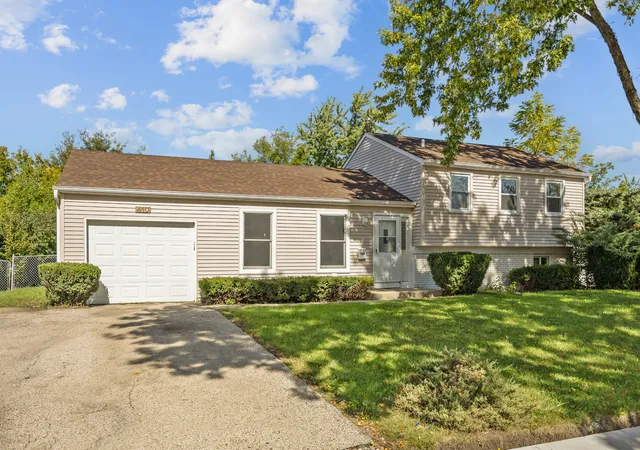 Photo 2 of Single family home for sale at 410 N Braintree Dr, Schaumburg, IL 60194 | MLS# 12778035 | Listing updated on 2026-10-07
