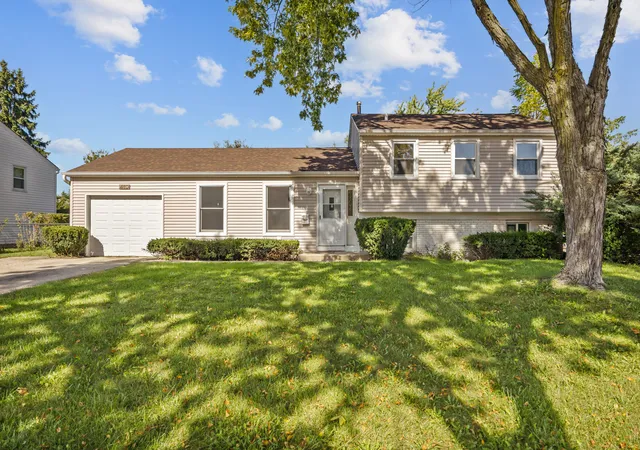 Photo 3 of Single family home for sale at 410 N Braintree Dr, Schaumburg, IL 60194 | MLS# 12778035 | Listing updated on 2026-10-07