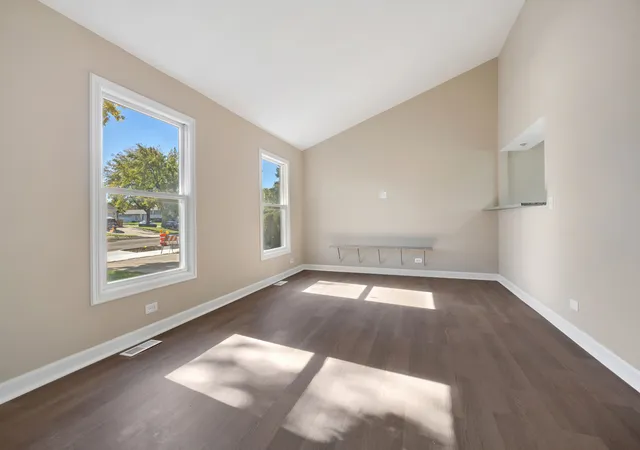 Photo 4 of Single family home for sale at 410 N Braintree Dr, Schaumburg, IL 60194 | MLS# 12778035 | Listing updated on 2026-10-08