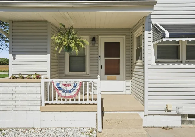 Photo 2 of Single family home for sale at 741 Elliott St, Beecher, IL 60401 | MLS# 12778045 | Listing updated on 2026-10-07