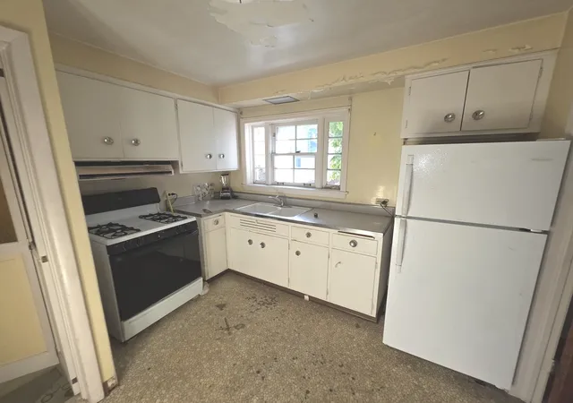 Photo 4 of Single family home for sale at 3504 Elmwood Ave, Berwyn, IL 60402 | MLS# 12778049 | Listing updated on 2026-10-07