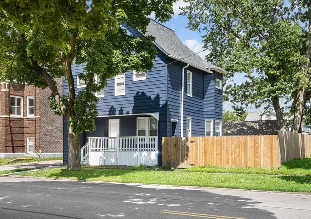 Photo 1 of Single family home for sale at 1415 N Main St, Davenport, IA 52803 | MLS# 12778052 | Listing updated on 2026-10-13