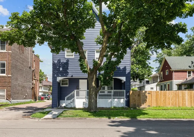 Photo 2 of Single family home for sale at 1415 N Main St, Davenport, IA 52803 | MLS# 12778052 | Listing updated on 2026-10-13