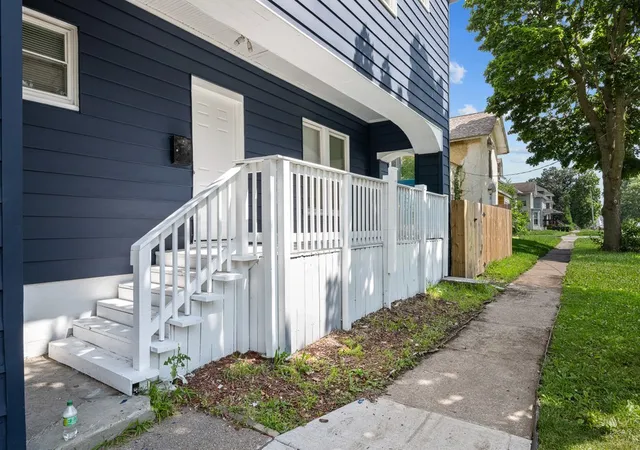 Photo 3 of Single family home for sale at 1415 N Main St, Davenport, IA 52803 | MLS# 12778052 | Listing updated on 2026-10-13