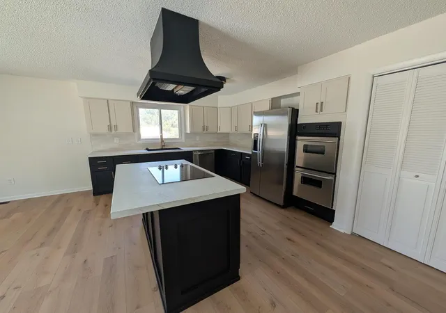 Photo 3 of Single family home for sale at 653 N Indian Hl Dr, Herrin, IL 62948 | MLS# 12778054 | Listing updated on 2026-10-07