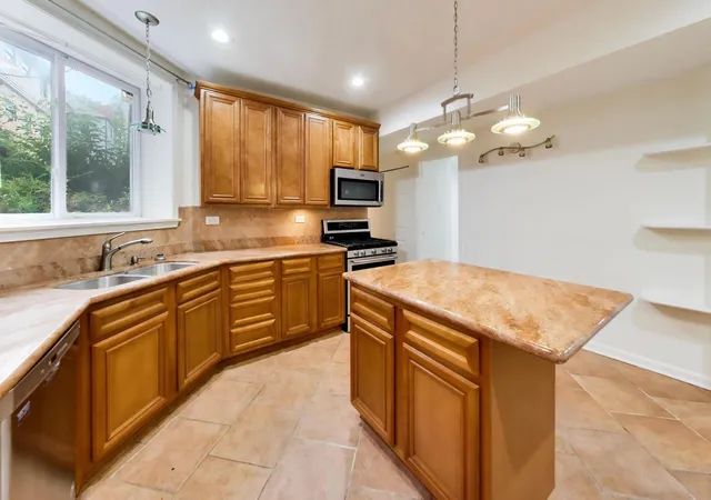 Photo 2 of Condo for sale at 5138 S Kenwood St #G, Chicago, IL 60615 | MLS# 12778057 | Listing updated on 2026-10-08