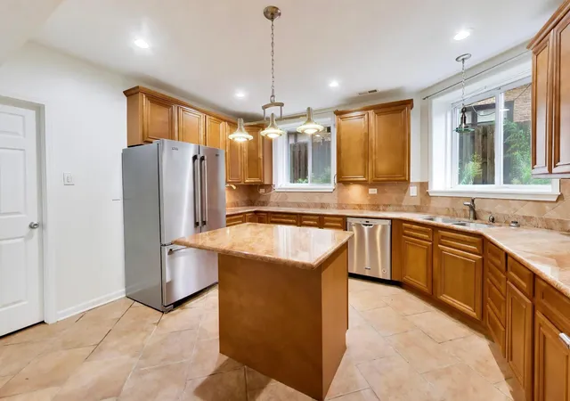 Photo 3 of Condo for sale at 5138 S Kenwood St #G, Chicago, IL 60615 | MLS# 12778057 | Listing updated on 2026-10-08