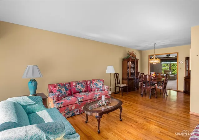 Photo 3 of Single family home for sale at 160 Forest Park Ln, Hoffman Estates, IL 60169 | MLS# 12778078 | Listing updated on 2026-10-07