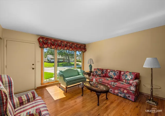 Photo 3 of Single family home for sale at 160 Forest Park Ln, Hoffman Estates, IL 60169 | MLS# 12778078 | Listing updated on 2026-10-07