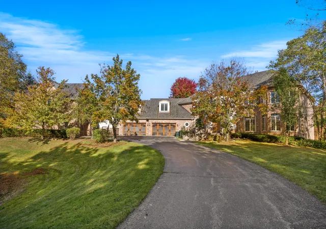 Photo 2 of Single family home for sale at 26421 N Middleton Pkwy, Mundelein, IL 60060 | MLS# 12778083 | Listing updated on 2026-10-09