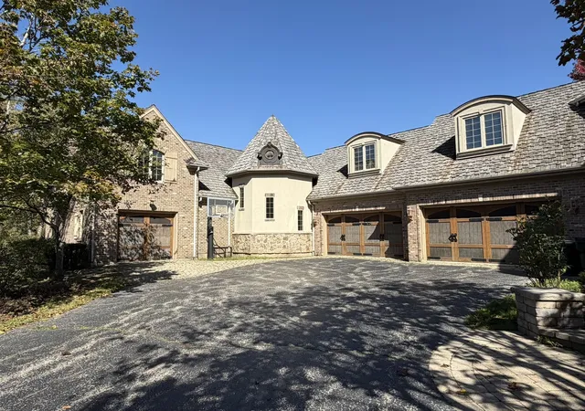 Photo 3 of Single family home for sale at 26421 N Middleton Pkwy, Mundelein, IL 60060 | MLS# 12778083 | Listing updated on 2026-10-06