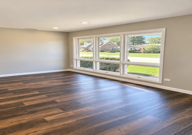 Photo 1 of Single family home for sale at 15415 Woodlawn E Ave, South Holland, IL 60473 | MLS# 12778092 | Listing updated on 2026-10-07