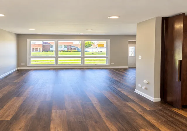 Photo 2 of Single family home for sale at 15415 Woodlawn E Ave, South Holland, IL 60473 | MLS# 12778092 | Listing updated on 2026-10-07