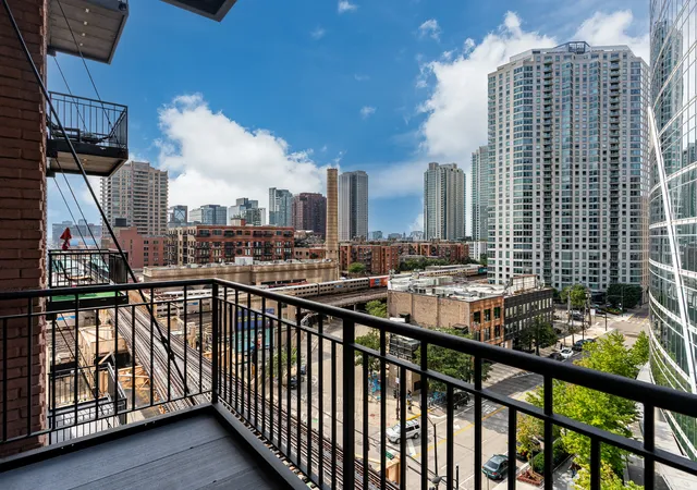 Photo 3 of Condo for sale at 165 N Canal St #809, Chicago, IL 60606 | MLS# 12778093 | Listing updated on 2026-10-07