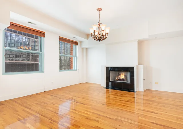 Photo 3 of Condo for sale at 165 N Canal St #809, Chicago, IL 60606 | MLS# 12778093 | Listing updated on 2026-10-07
