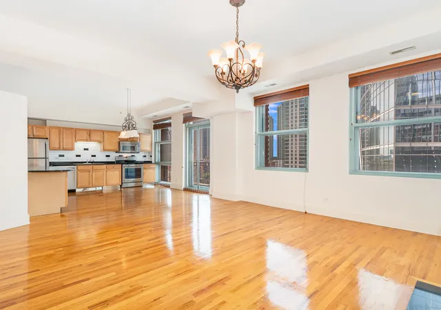 Photo 4 of Condo for sale at 165 N Canal St #809, Chicago, IL 60606 | MLS# 12778093 | Listing updated on 2026-10-07