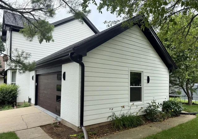 Photo 3 of Single family home for sale at 1127 Yorkshire Dr N, Sycamore, IL 60178 | MLS# 12778095 | Listing updated on 2026-10-07