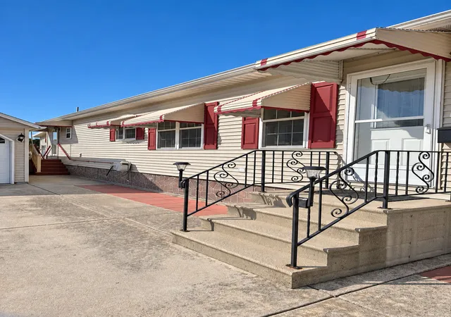 Photo 3 of Manufactured home for sale at 23000 S Pinehurst Dr, Frankfort, IL 60423 | MLS# 12778097 | Listing updated on 2026-10-07