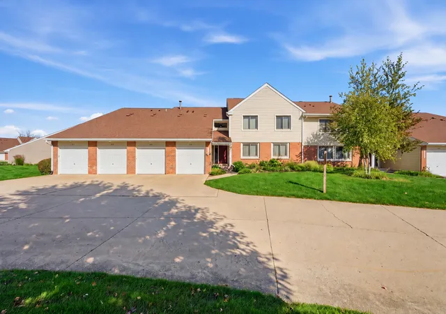 Townhouse for sale at 988 Harvest Cir #988, Buffalo Grove, IL 60089 | MLS# 12778100