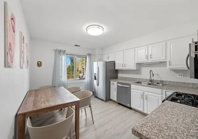 Photo 4 of Townhouse for sale at 988 Harvest Cir #988, Buffalo Grove, IL 60089 | MLS# 12778100 | Listing updated on 2026-10-22