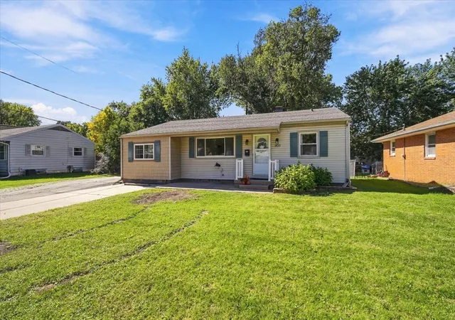 Photo 1 of Single family home for sale at 909 S Adelaide St, Normal, IL 61761 | MLS# 12778101 | Listing updated on 2026-10-07