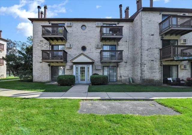 Condo for sale at 514 E Spruce Dr #2B, Palatine, IL 60074 | MLS# 12778108