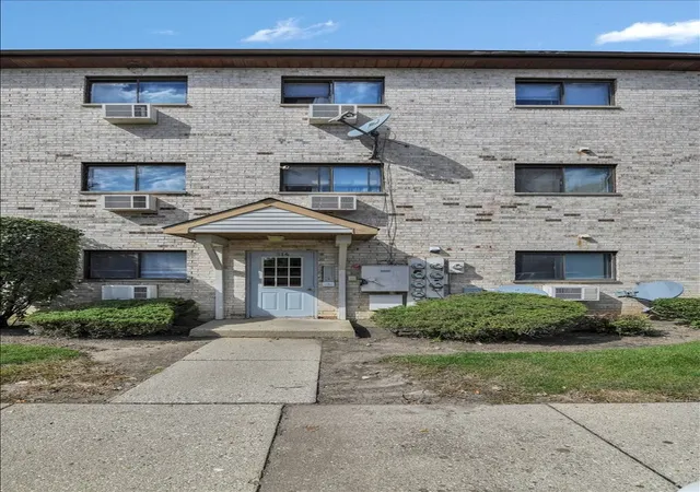 Photo 3 of Condo for sale at 514 E Spruce Dr #2B, Palatine, IL 60074 | MLS# 12778108 | Listing updated on 2026-10-07
