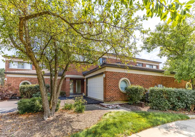 Photo 2 of Townhouse for sale at 335 Milford Rd, Deerfield, IL 60015 | MLS# 12778122 | Listing updated on 2026-10-07