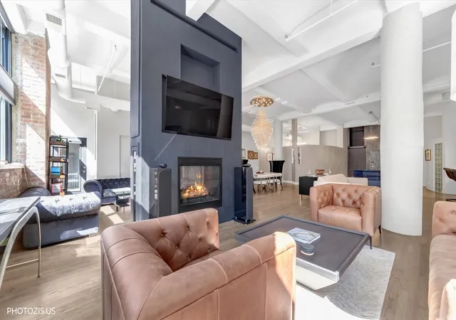 Photo 2 of Condo for sale at 1000 W Washington Blvd #202, Chicago, IL 60607 | MLS# 12778133 | Listing updated on 2026-10-09