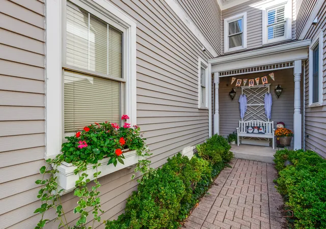 Listing Photo 4 - Condo for sale in building located at 222 E Church St, Libertyville, IL 62234 - Unit #222