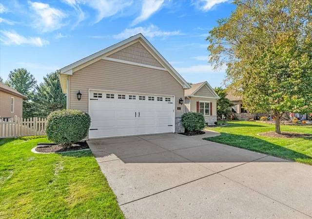 Photo 3 of Single family home for sale at 1913 E 58th Street, Davenport, IA 52807 | MLS# 12778152 | Listing updated on 2026-10-12