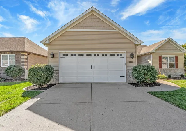 Photo 4 of Single family home for sale at 1913 E 58th Street, Davenport, IA 52807 | MLS# 12778152 | Listing updated on 2026-10-12