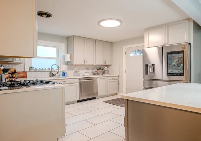 Photo 4 of Single family home for sale at 4850 W Waveland Ave, Chicago, IL 60641 | MLS# 12778153 | Listing updated on 2026-10-22