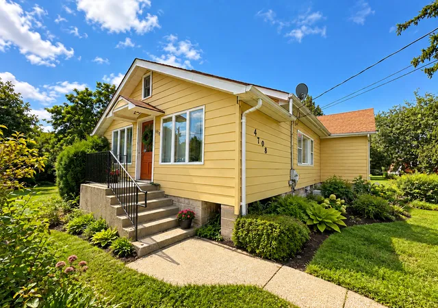 Single family home for sale at 4708 Roslyn Rd, Downers Grove, IL 60515 | MLS# 12778169