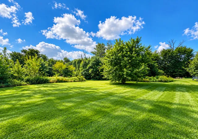 Photo 4 of Single family home for sale at 4708 Roslyn Rd, Downers Grove, IL 60515 | MLS# 12778169 | Listing updated on 2026-10-07