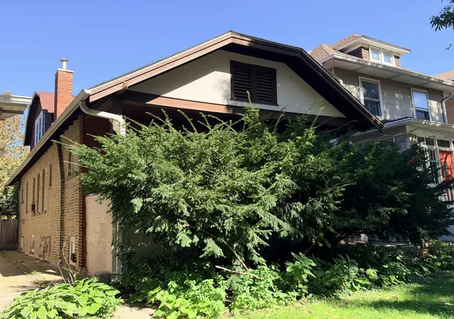 Single family home for sale at 2930 W Eastwood Ave, Chicago, IL 60625 | MLS# 12778175