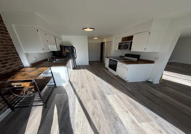 Listing Photo 4 - Condo for sale in building located at 1803 Raintree Ct, Sycamore, IL 60178 - Unit #0