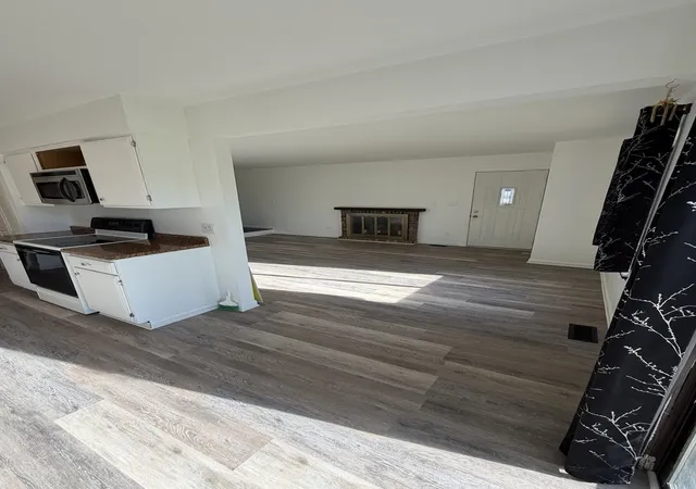 Listing Photo 5 - Condo for sale in building located at 1803 Raintree Ct, Sycamore, IL 60178 - Unit #0