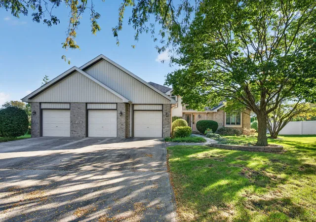 Photo 1 of Single family home for sale at 406 Buckingham Pl, Shorewood, IL 60404 | MLS# 12778186 | Listing updated on 2026-10-08