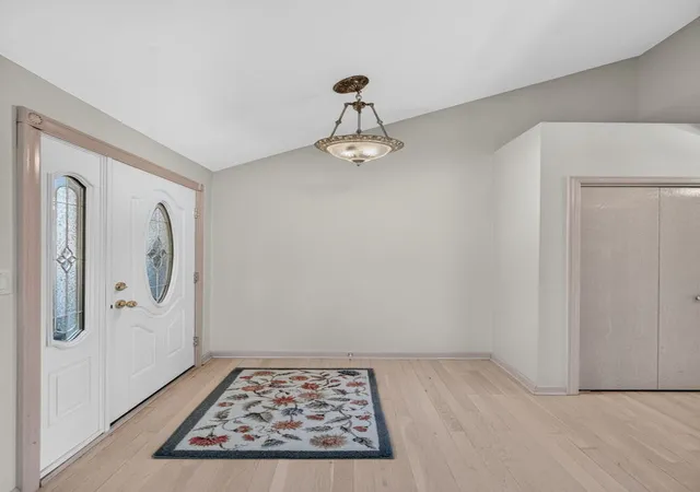 Photo 3 of Single family home for sale at 406 Buckingham Pl, Shorewood, IL 60404 | MLS# 12778186 | Listing updated on 2026-10-08