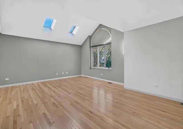 Photo 3 of Single family home for sale at 406 Buckingham Pl, Shorewood, IL 60404 | MLS# 12778186 | Listing updated on 2026-10-08