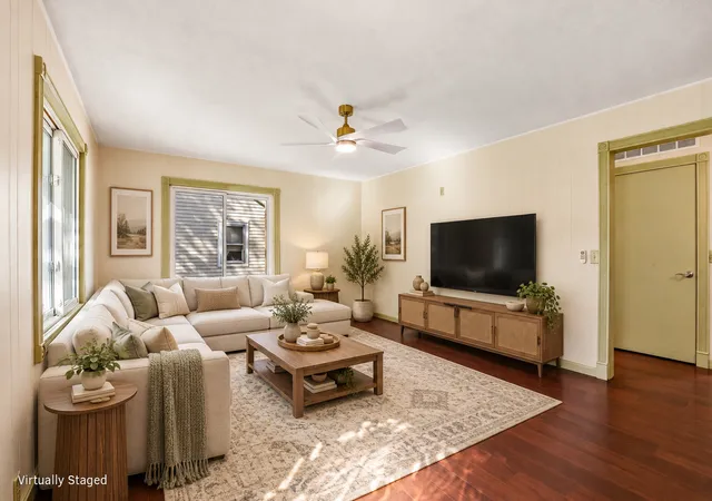 Photo 3 of Single family home for sale at 724 Douglas St, Morris, IL 60450 | MLS# 12778195 | Listing updated on 2026-10-09