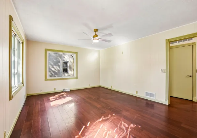 Photo 3 of Single family home for sale at 724 Douglas St, Morris, IL 60450 | MLS# 12778195 | Listing updated on 2026-10-09