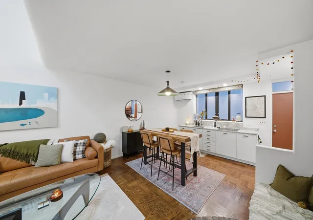 Photo 4 of Condo for sale at 1209 N State Pkwy #4, Chicago, IL 60610 | MLS# 12778209 | Listing updated on 2026-10-07