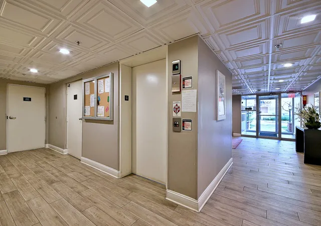 Listing Photo 4 - Condo for sale in building located at 820 Graceland Ave, Des Plaines, IL 60016 - Unit #505
