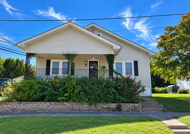 Photo 1 of Single family home for sale at 117 W Logan St, Harrisburg, IL 62946 | MLS# 12778226 | Listing updated on 2026-10-06