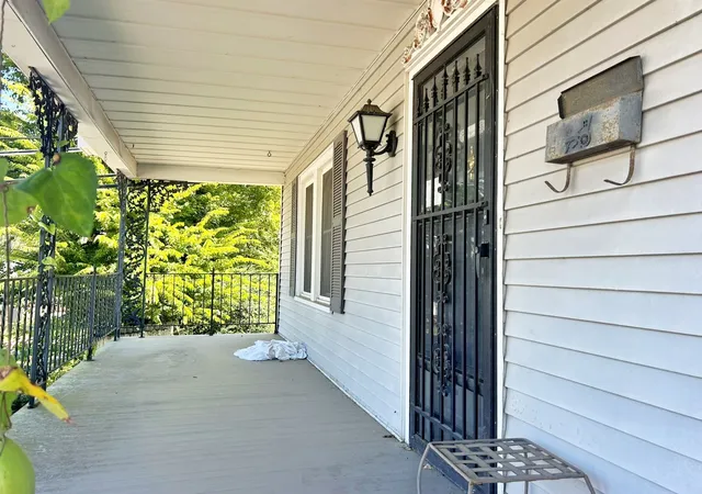 Photo 3 of Single family home for sale at 117 W Logan St, Harrisburg, IL 62946 | MLS# 12778226 | Listing updated on 2026-10-06